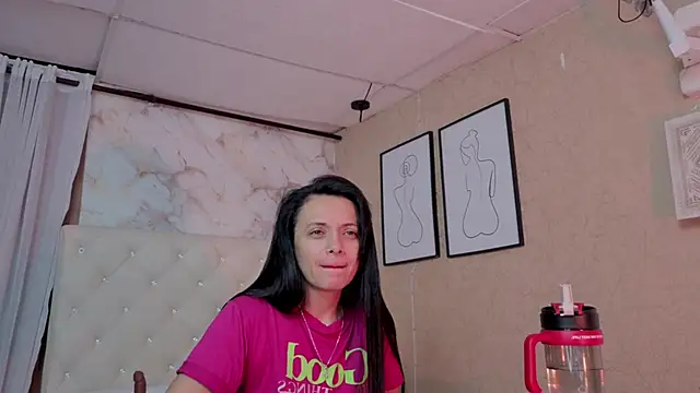 Snapshot of QueenSallyDesire chatting on 19, 5, 2026 QueenSallyDesire online show from 19, 5, 2026