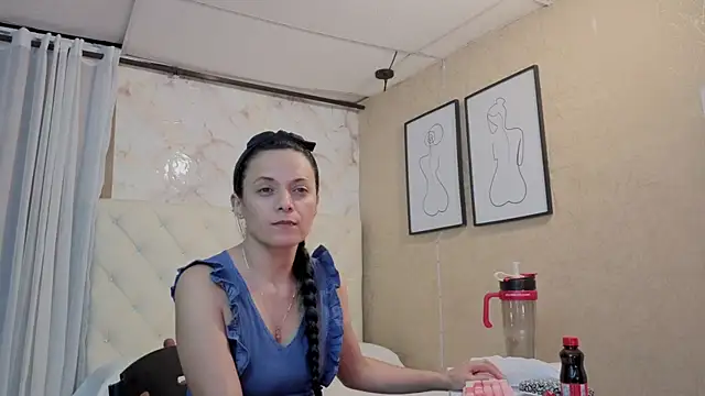 Snapshot of QueenSallyDesire chatting on 21, 5, 2026 QueenSallyDesire online show from 21, 5, 2026