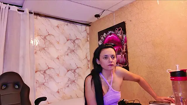 Snapshot of QueenSallyDesire chatting on 24, 4, 2026 QueenSallyDesire online show from 24, 4, 2026