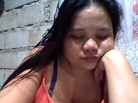 Snapshot of sweetlyn31 chatting on 8, 5, 2026 sweetlyn31 online show from 8, 5, 2026