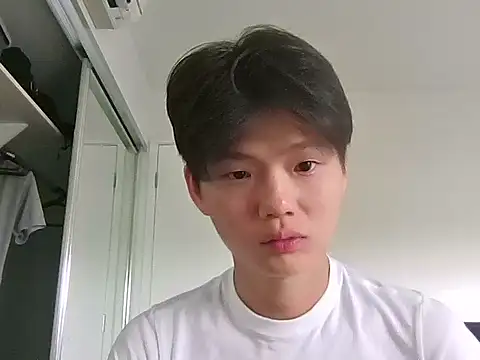 Snapshot of sweetiepuppy421 chatting on 22, 3, 2026 sweetiepuppy421 online show from 22, 3, 2026