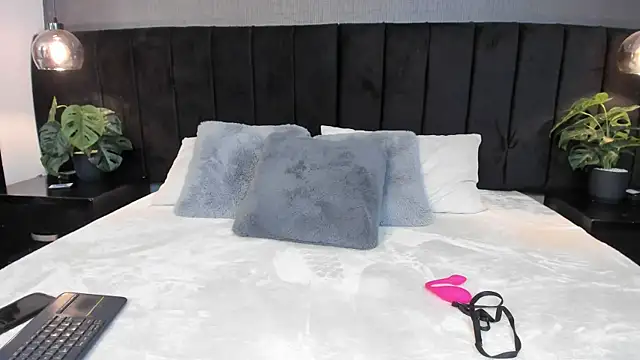 Bianca Monroe  online show from 13, 7, 2026