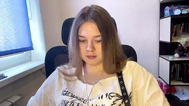 TomikoPfau online show from 24, 3, 2026