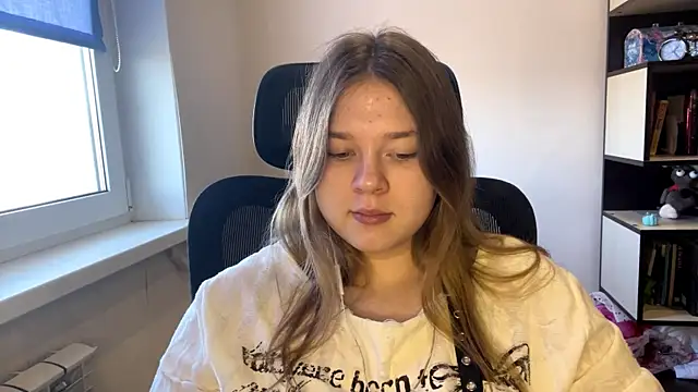 TomikoPfau online show from 30, 3, 2026