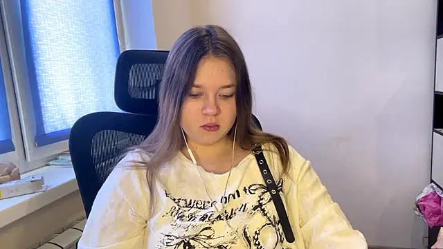 TomikoPfau online show from 9, 3, 2026