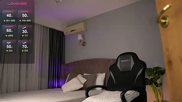 Playful Issa online show from 30, 5, 2026