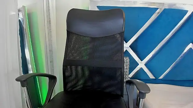 lilygloww online show from 10, 3, 2026