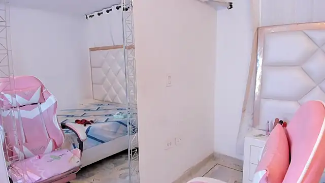 Snapshot of michelleblair1 chatting on 2, 3, 2026 michelleblair1 online show from 2, 3, 2026