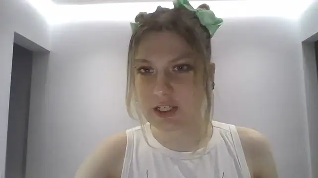 Foxy Bright online show from 10, 3, 2026