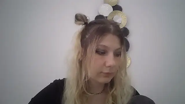 Foxy Bright online show from 5, 3, 2026