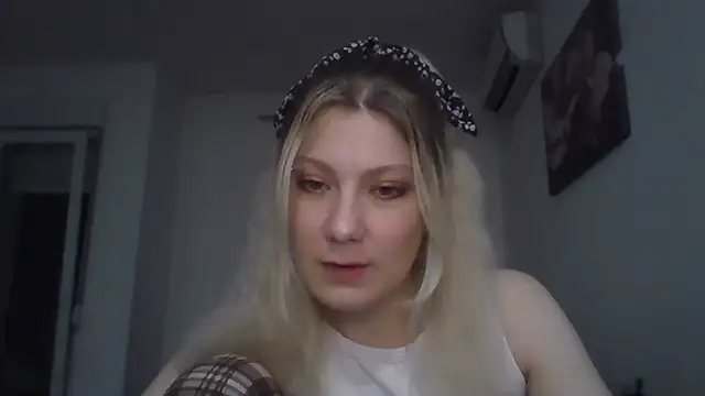 Foxy Bright online show from 24, 3, 2026