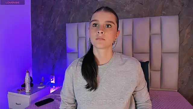 lya gomez online show from 8, 4, 2026