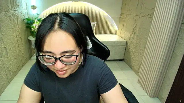 Snapshot of bunny_mich_r chatting on 3, 3, 2026 bunny mich r online show from 3, 3, 2026