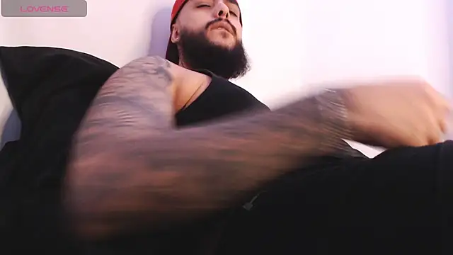 SantiagoHincapiie online show from 25, 3, 2026