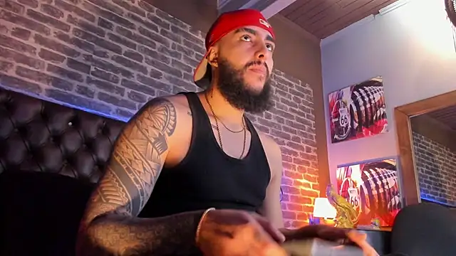 SantiagoHincapiie online show from 10, 3, 2026