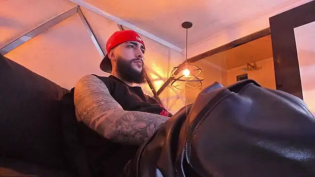 SantiagoHincapiie online show from 7, 3, 2026