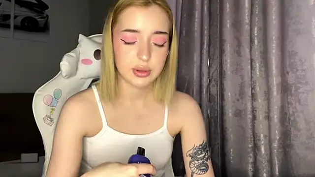 Snapshot of EllianaMiller chatting on 23, 2, 2026 EllianaMiller online show from 23, 2, 2026