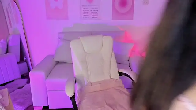 Snapshot of Emiii_cute chatting on 16, 3, 2026 Emiii cute online show from 16, 3, 2026