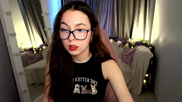 BellaThery online show from 8, 4, 2026