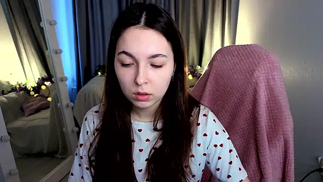 BellaThery online show from 5, 4, 2026