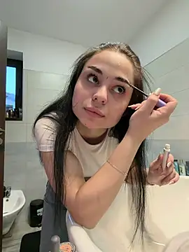 Olivia Noor online show from 28, 4, 2026