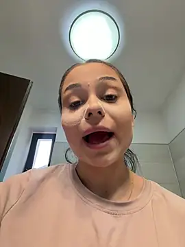 Snapshot of Olivia_Noor chatting on 12, 6, 2026 Olivia Noor online show from 12, 6, 2026