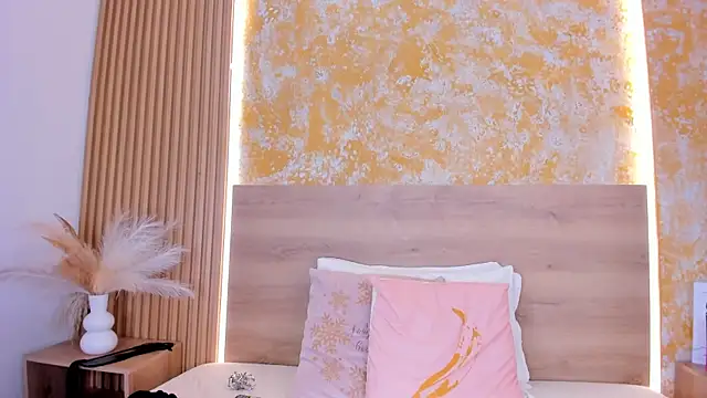 Snapshot of julietta_pink chatting on 11, 7, 2026 julietta pink online show from 11, 7, 2026