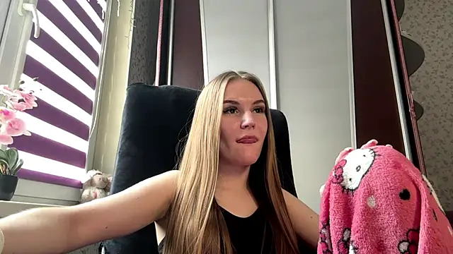 Snapshot of TinyTifa chatting on 23, 2, 2026 TinyTifa online show from 23, 2, 2026