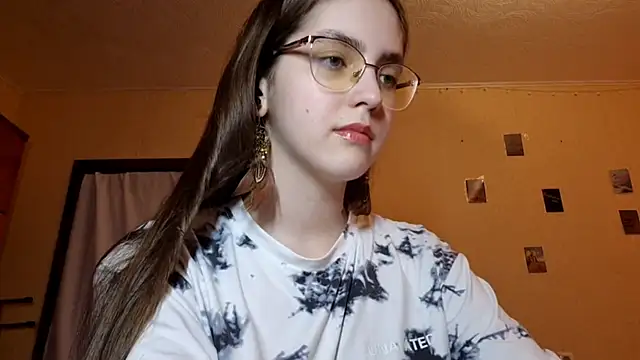 Katelemon online show from 4, 3, 2026