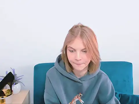 StormiSmooth online show from 2, 4, 2026