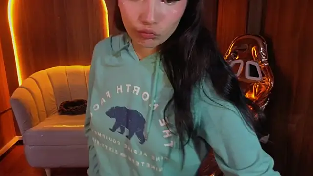 Daphne nicole b online show from 27, 5, 2026