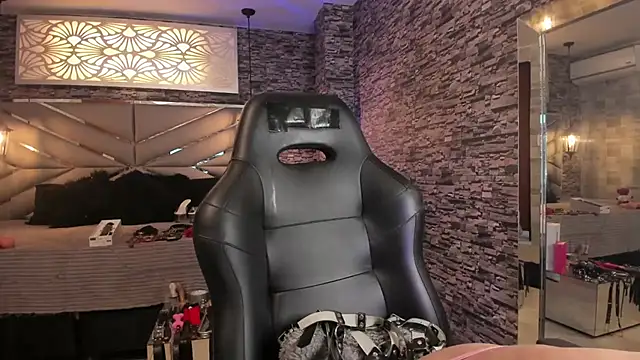 Nicolle Doll  online show from 9, 4, 2026