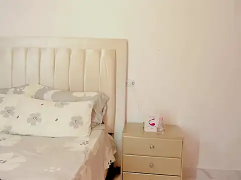 Scarlet luna1 online show from 4, 4, 2026