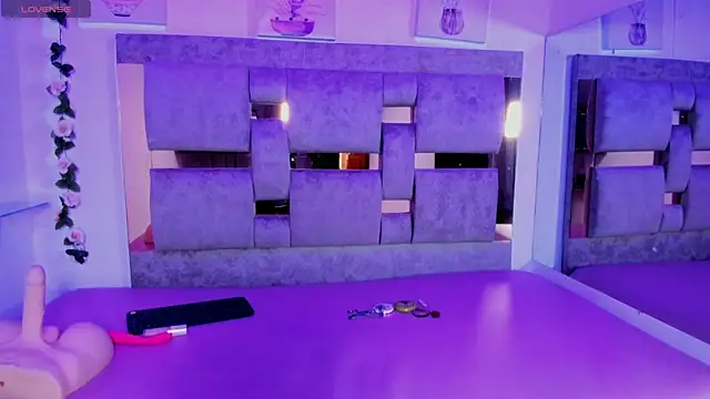 Iris Black online show from 12, 3, 2026