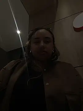 Eyssha online show from 8, 4, 2026