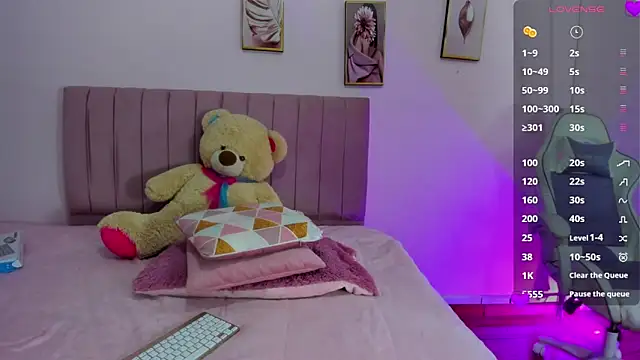 Zoow bluussh online show from 25, 3, 2026