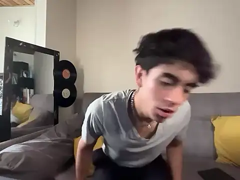 Stolas ying online show from 5, 3, 2026