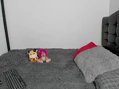 LatinaQueen23 online show from 9, 3, 2026