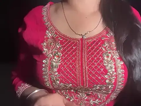 Avneet kaurr1 online show from 11, 4, 2026