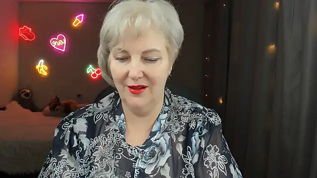 Mary-Leee online show from 5, 4, 2026