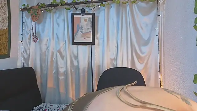 LeanaMaturee online show from 4, 4, 2026