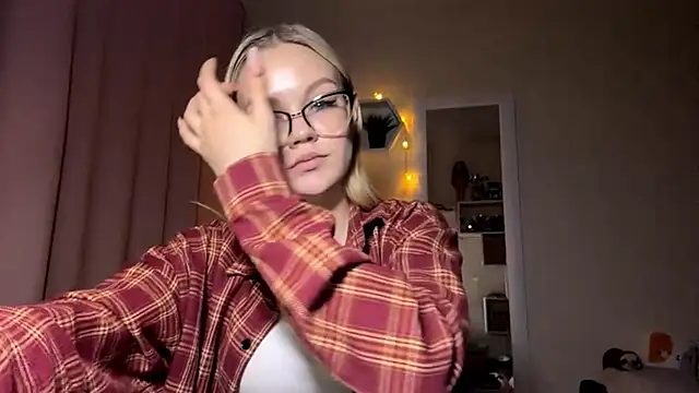 MiaCashe online show from 11, 3, 2026