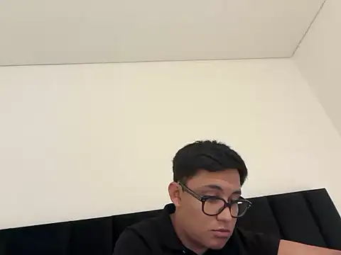 Snapshot of enzo_13 chatting on 22, 2, 2026 enzo 13 online show from 22, 2, 2026