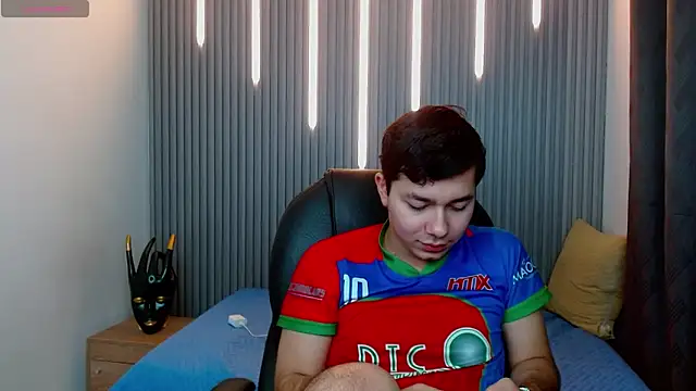 Julian Smith21 online show from 23, 3, 2026