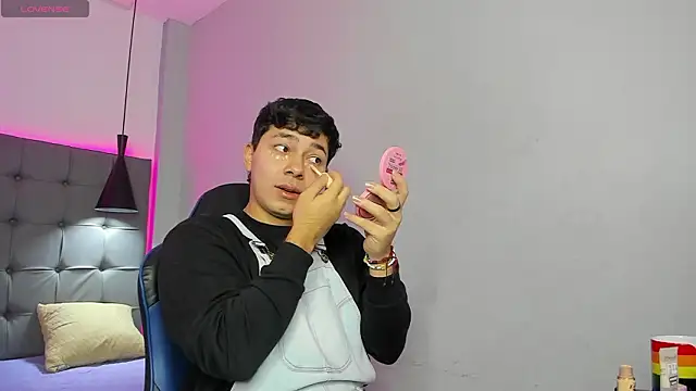 Julian Smith21 online show from 19, 3, 2026