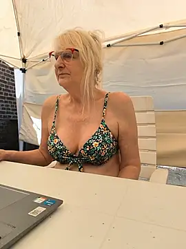 Snapshot of Heidiblueeyes chatting on 23, 6, 2026 Heidiblueeyes online show from 23, 6, 2026