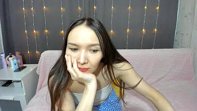 Alinna Cute online show from 18, 4, 2026