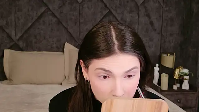 GIGI DAVS online show from 5, 4, 2026