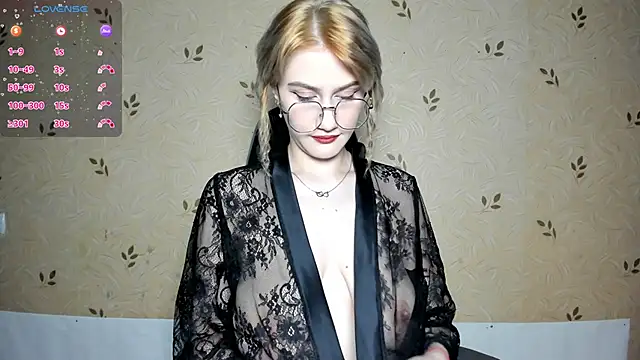 Snapshot of NicoleDaviss chatting on 12, 6, 2026 NicoleDaviss online show from 12, 6, 2026