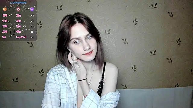 NicoleDaviss online show from 5, 3, 2026